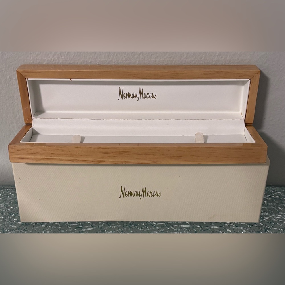 Neiman Marcus Empty Bracelet / Watch Jewelry Box w/ External Dust Box ~ 3”x9.5”